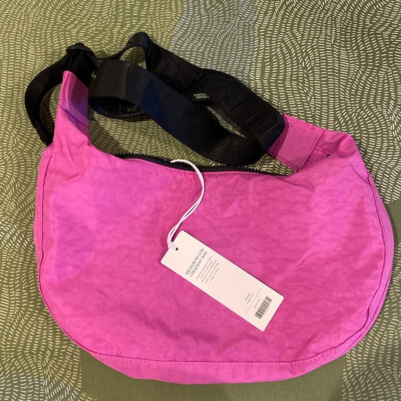 BAGGU Handbags - Baggu Medium Crescent Bag in Extra Pink